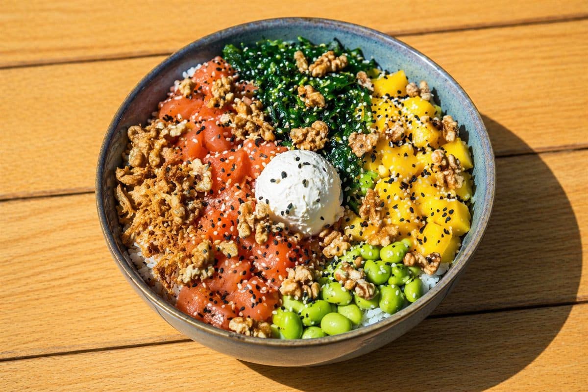 Paso 6: poke bowl terminado con un extra de nueces